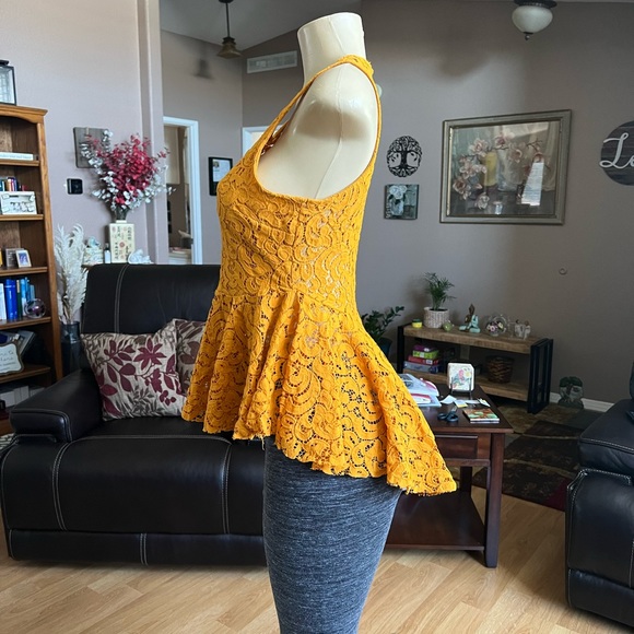 Haute Monde gold sleeveless crochet type blouse-size M - Picture 7 of 10